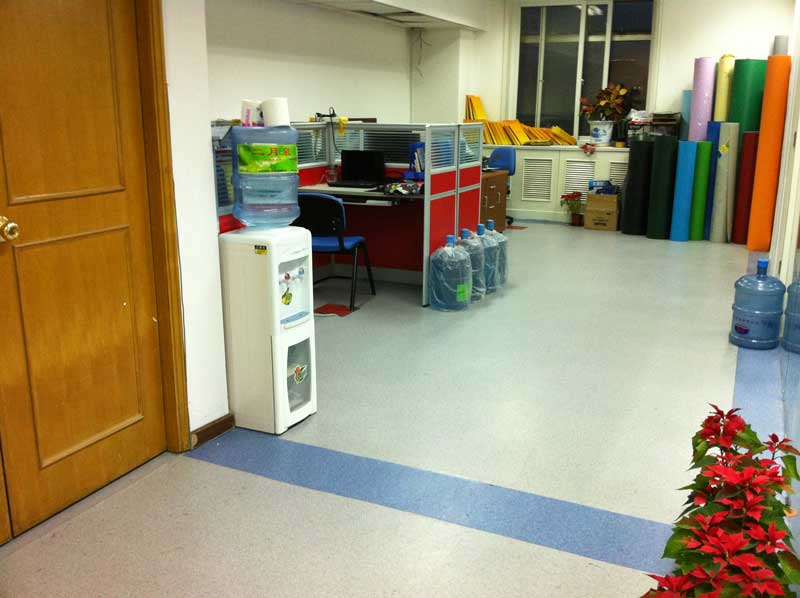 pvc办公免费P站视频上双面胶的痕迹如何去除？