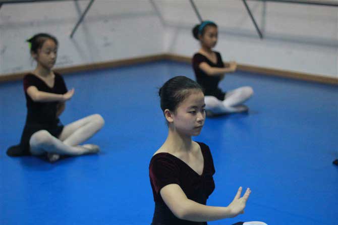 四川南充菊影舞蹈学校舞蹈室免费P站视频